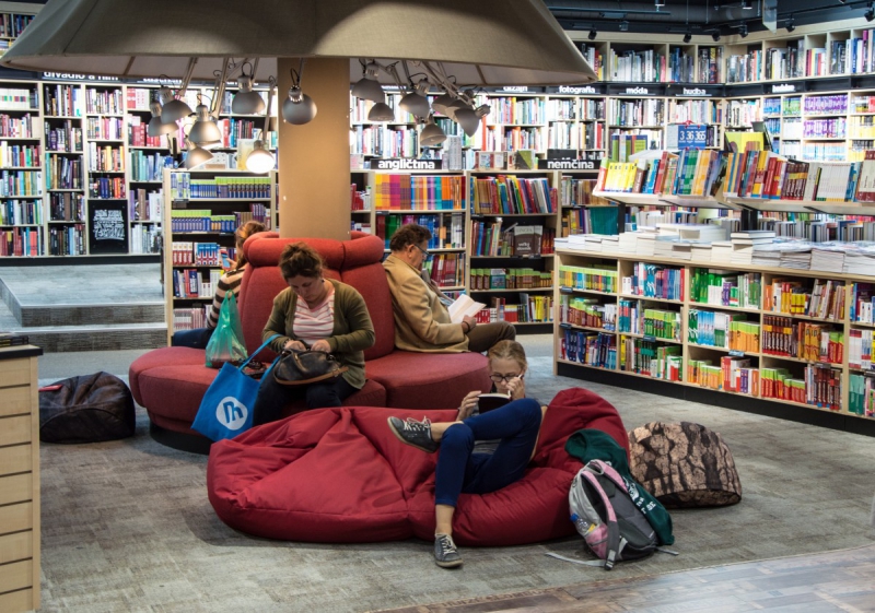 vente-MONTFERRAT-min_books_bookstore_book_reader_readers_reading_shop_sale_books-849006