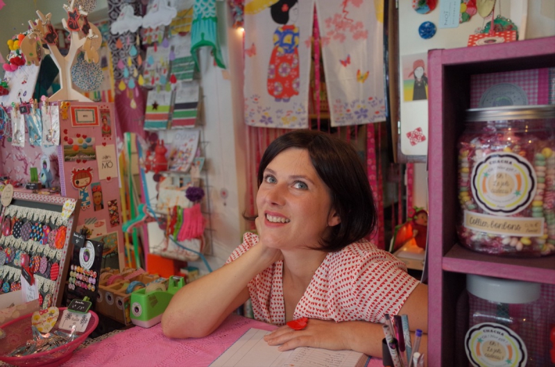 vente-MONTFERRAT-min_shop_woman_craft_business_color-135528